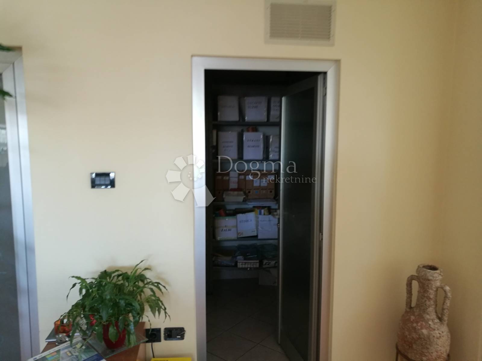    Business premise Brajda, Rijeka, 90m2