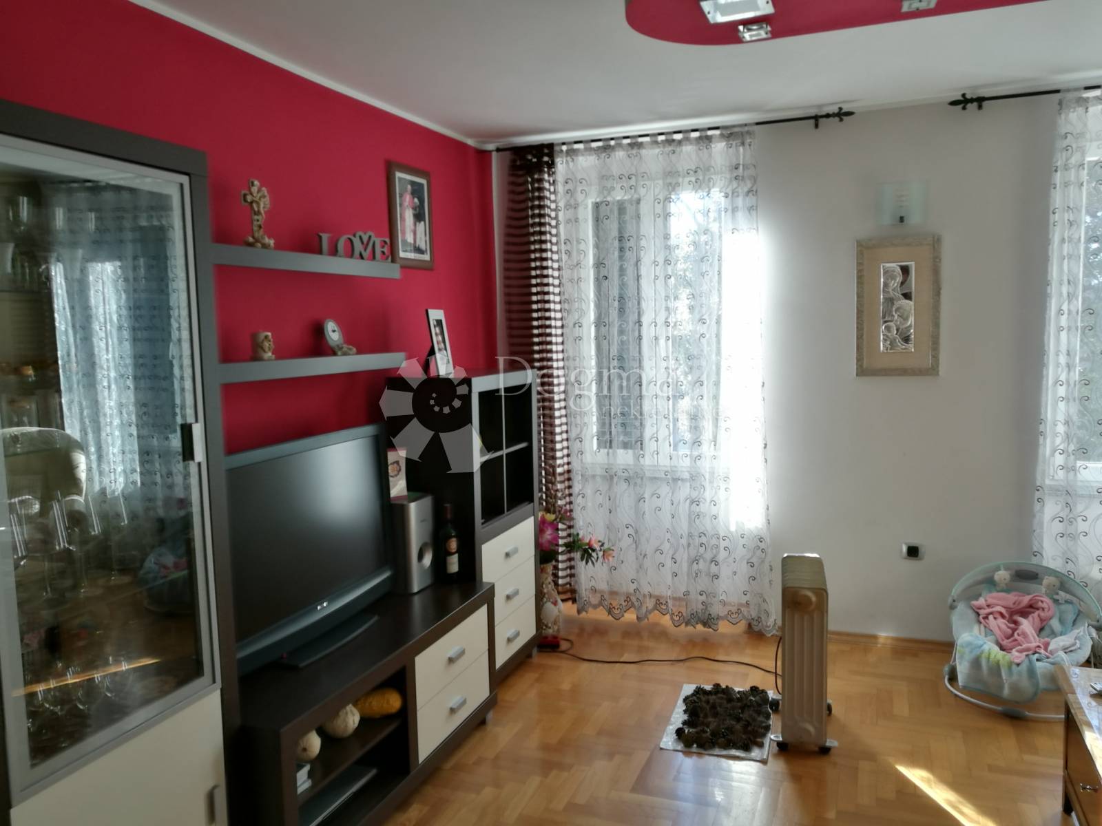  Samostojeća adaptirana starina 457 m²  