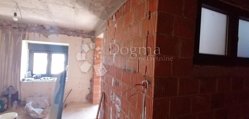  KOSTRENA 220m2  