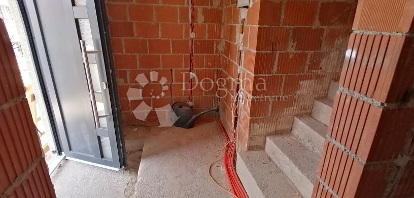  KOSTRENA 220m2  