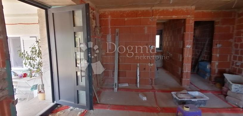  KOSTRENA 220m2  
