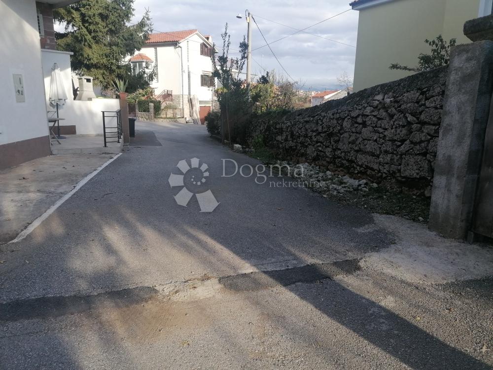 Teren za najam 850m2 u Pobrima