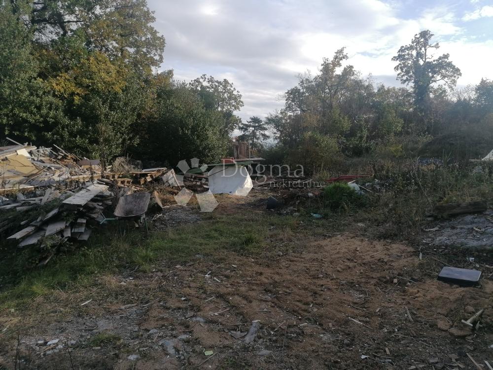 Teren za najam 850m2 u Pobrima