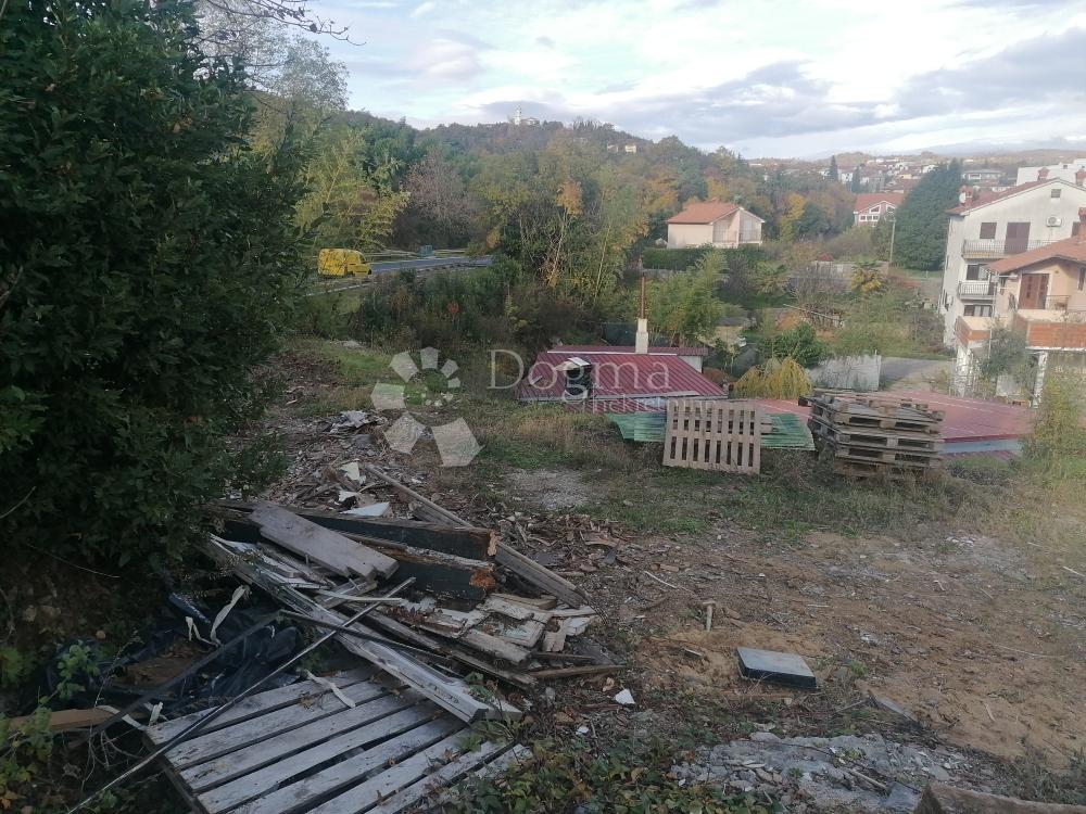 Teren za najam 850m2 u Pobrima