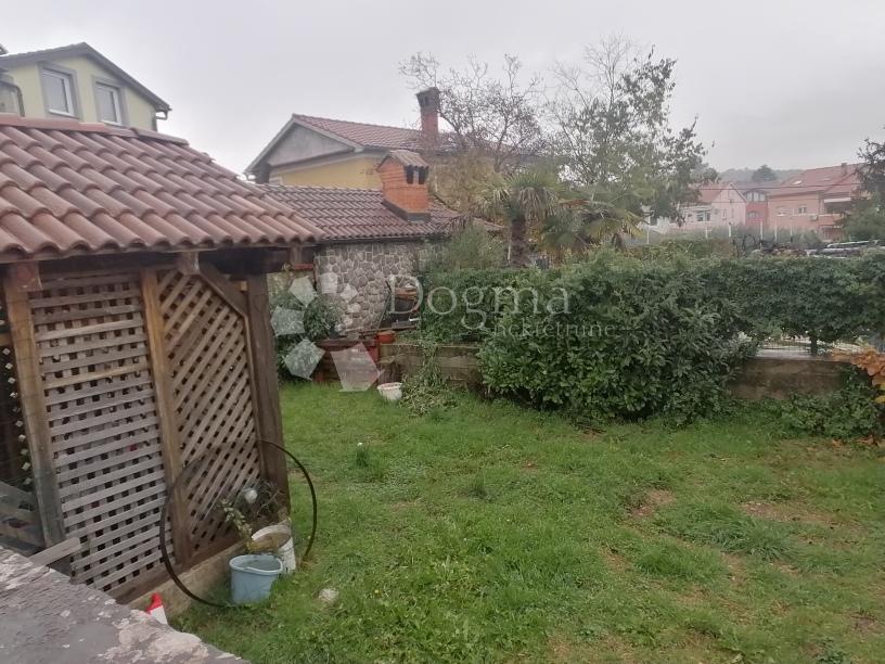  Vrhunska kuća u centru Srdoča  