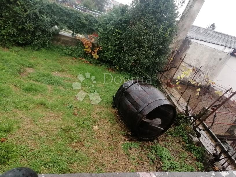  Vrhunska kuća u centru Srdoča  