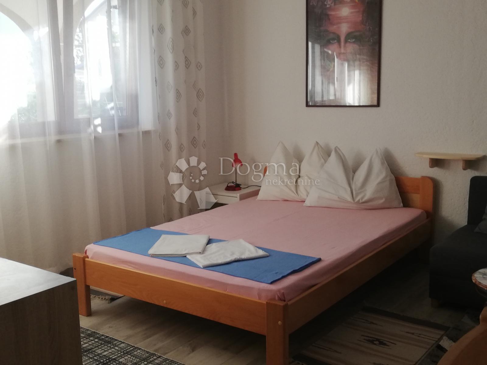  CRIKVENICA, DRAMALJ - 7 apartmana + poslovni prostorza turistički najam  