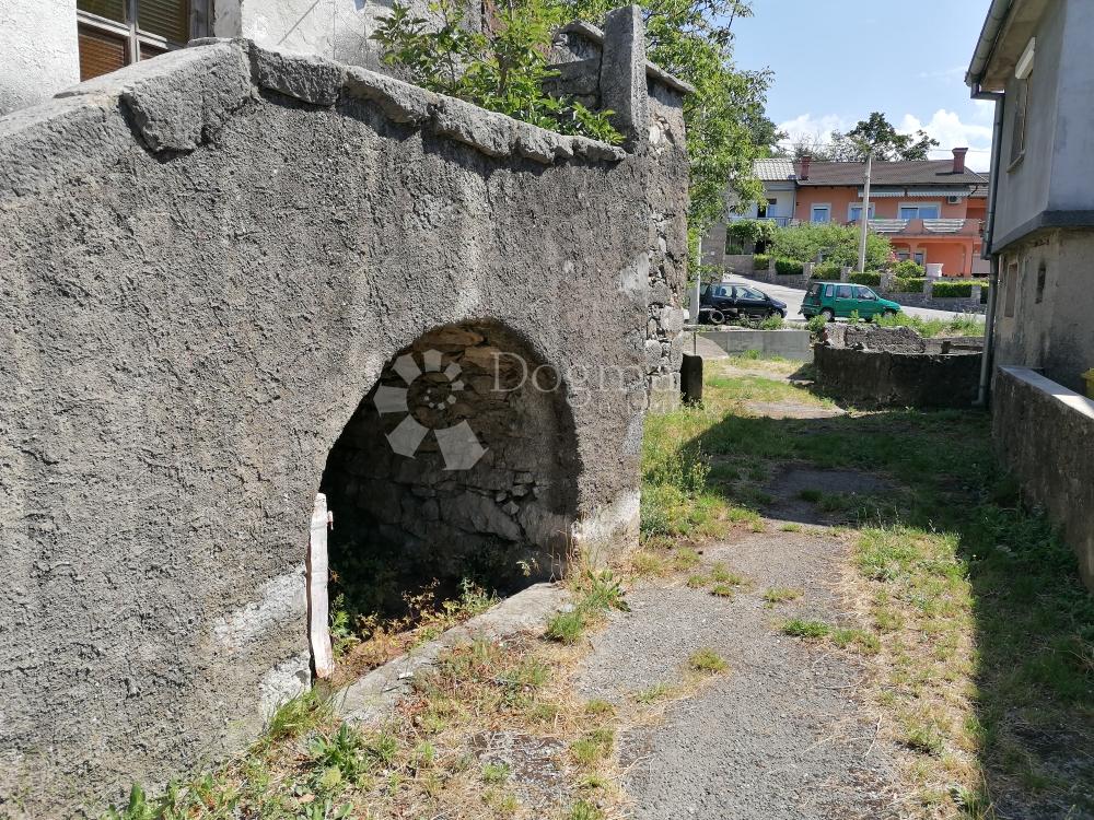 185 m2 DVIJE VEZANE STARINE