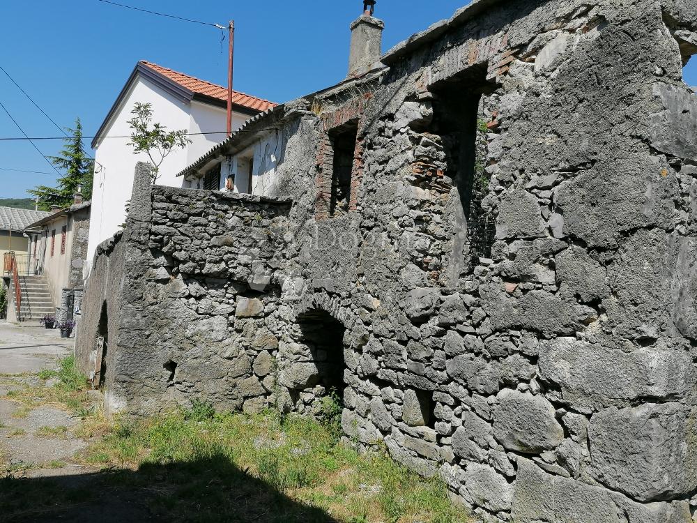185 m2 DVIJE VEZANE STARINE
