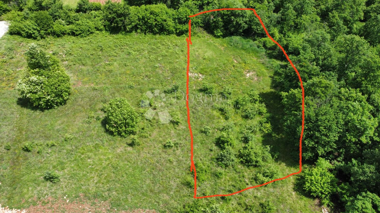 Građevinsko zemljište u centralnoj Istri, mirna lokacija za Vaš dom