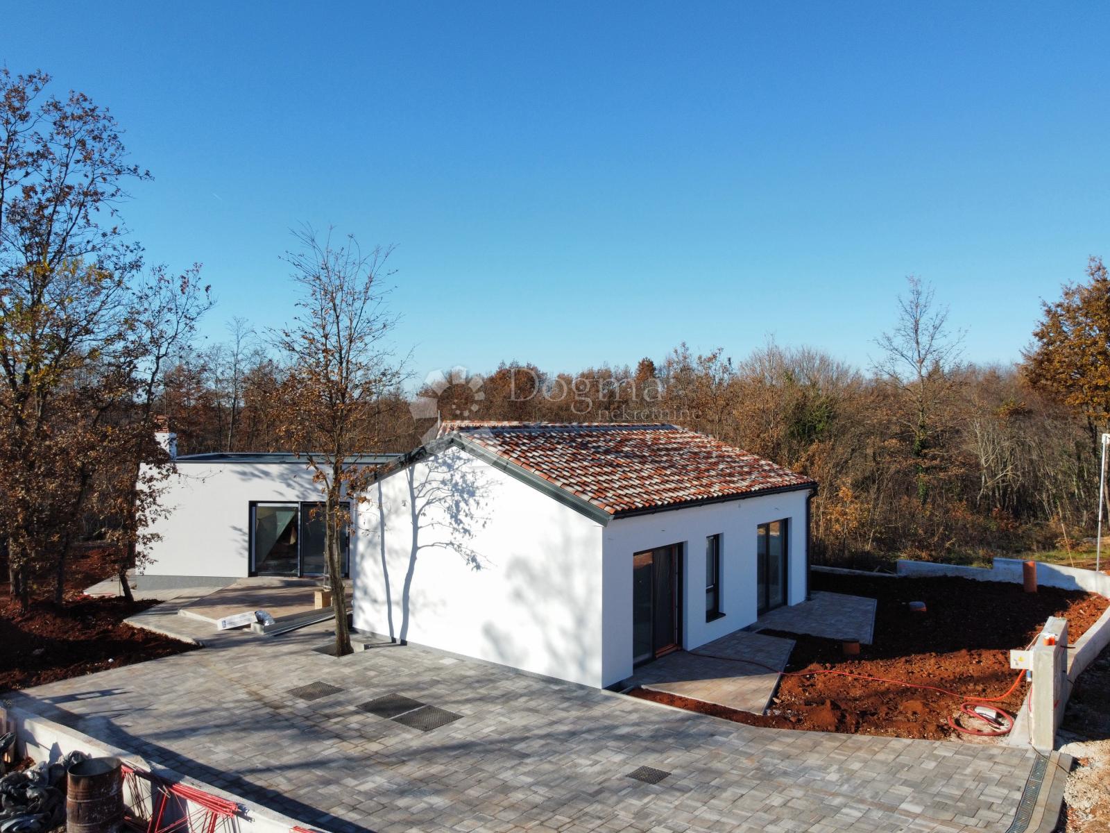  Kuća na prodaju - BARBAN  