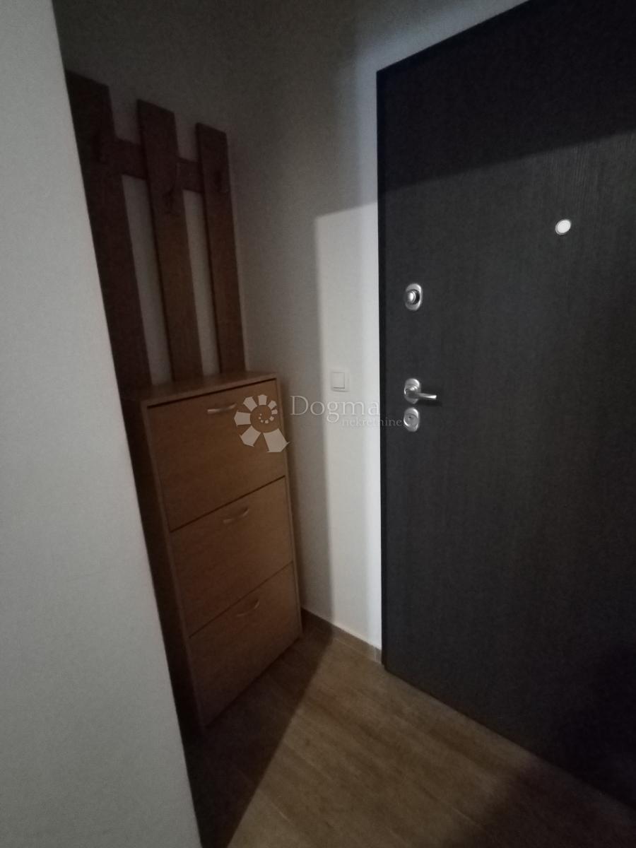  Prodaje se trosobni stan s terasom i parkingom – Đurđevac  