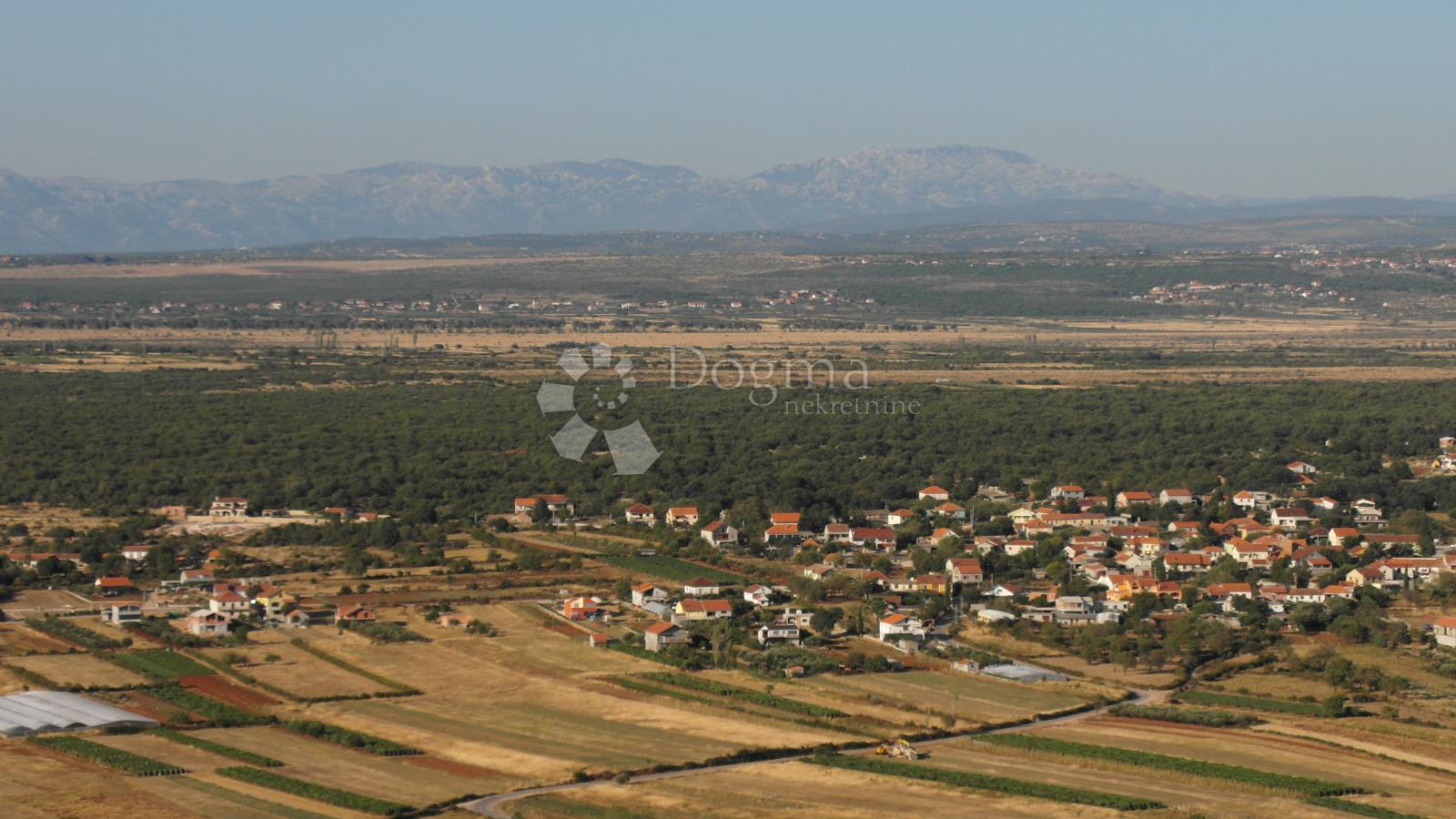 PRILIKA građevinsko zemljište 1050m² - Gorica