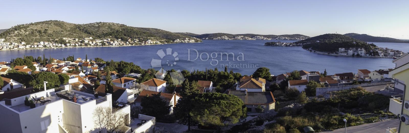  ROGOZNICA- UREĐENI STAN 150M OD MORA  