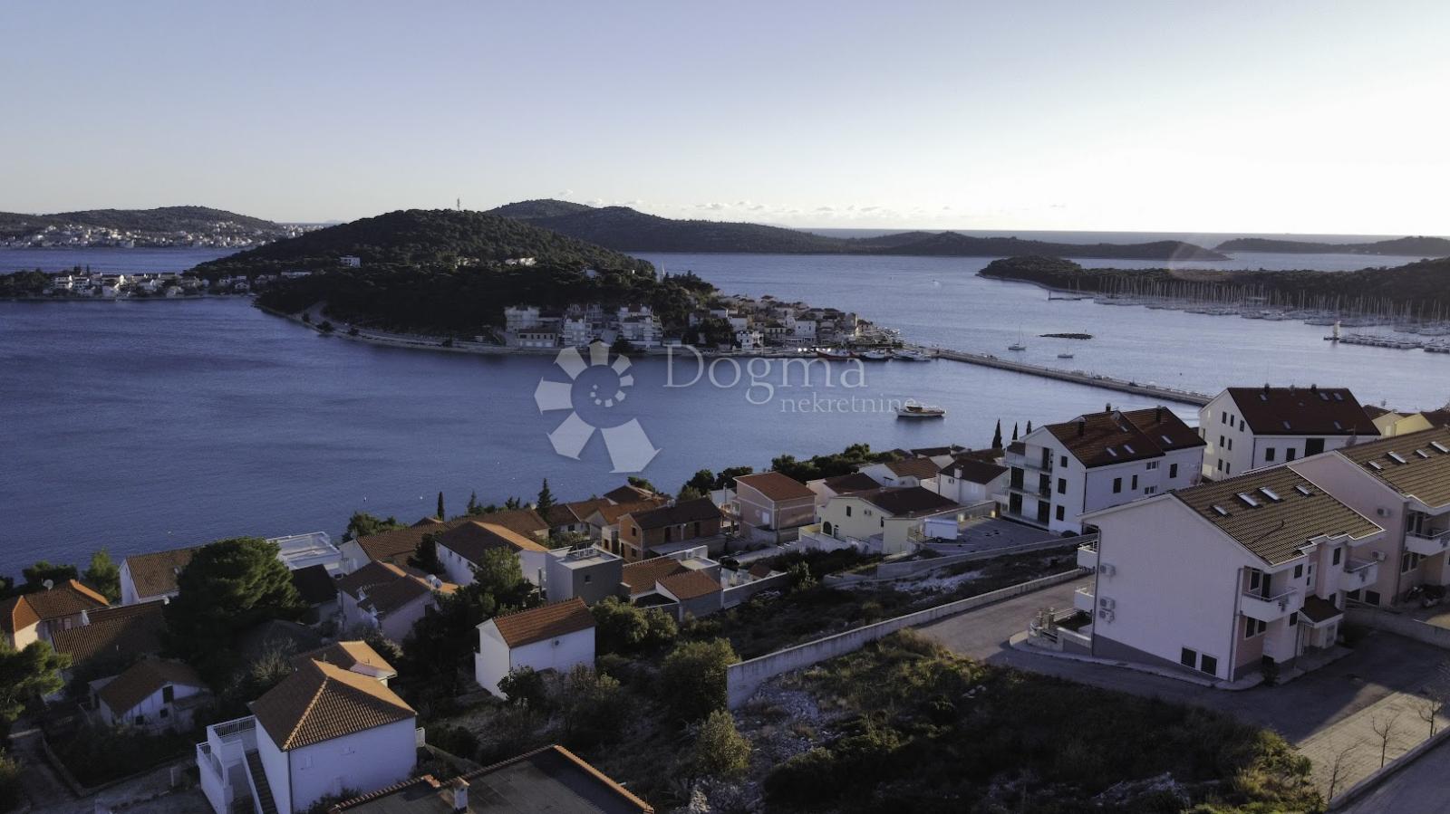  ROGOZNICA- UREĐENI STAN 150M OD MORA  