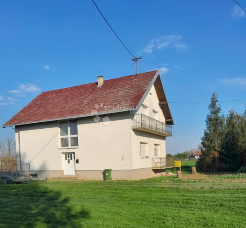  Velika kuća s 2 stana u Tenji!  