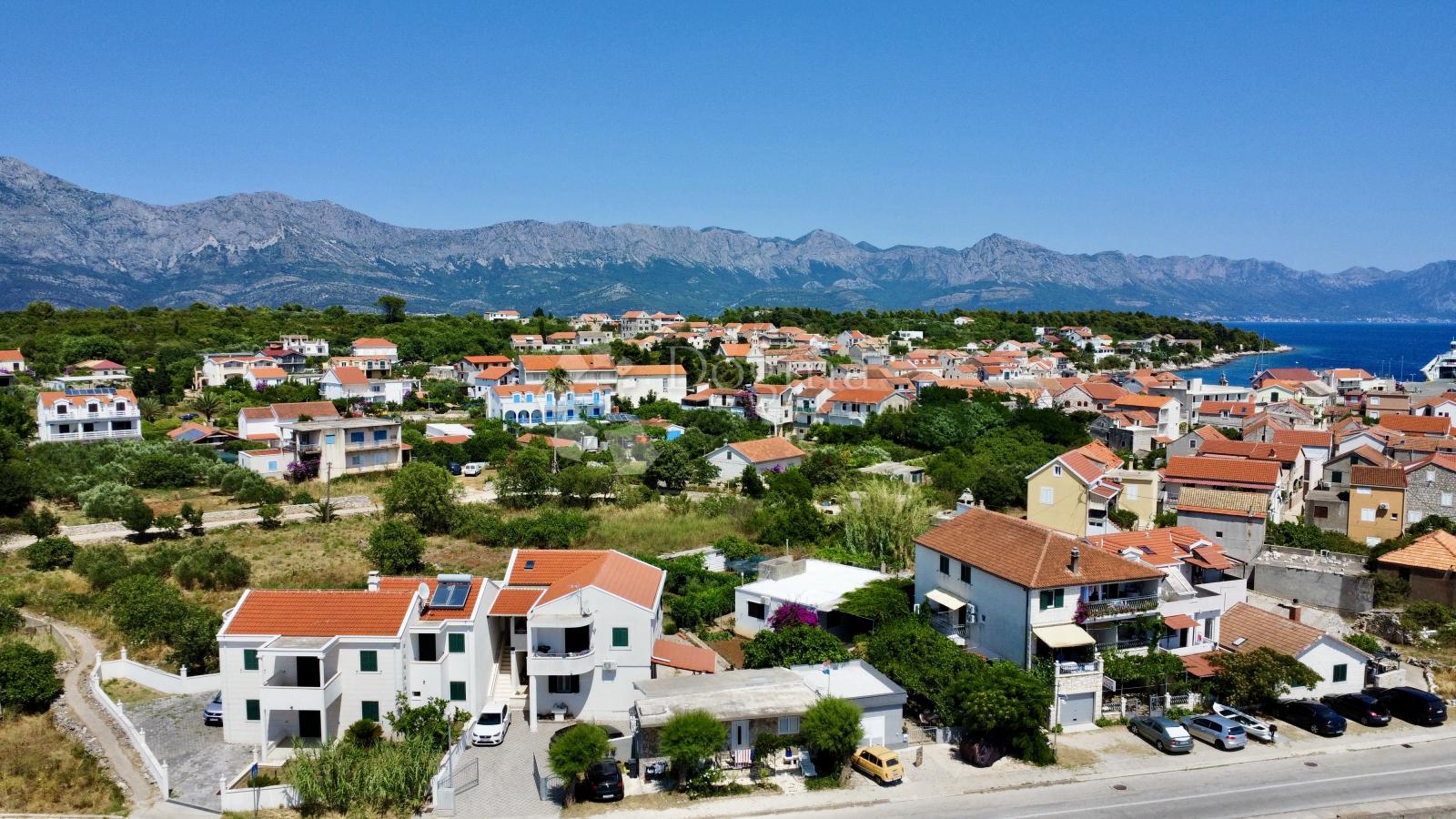  Samo u Dogmi! Hvar, 10m od plaže, prekrasna kuća sa 4 apartmana  