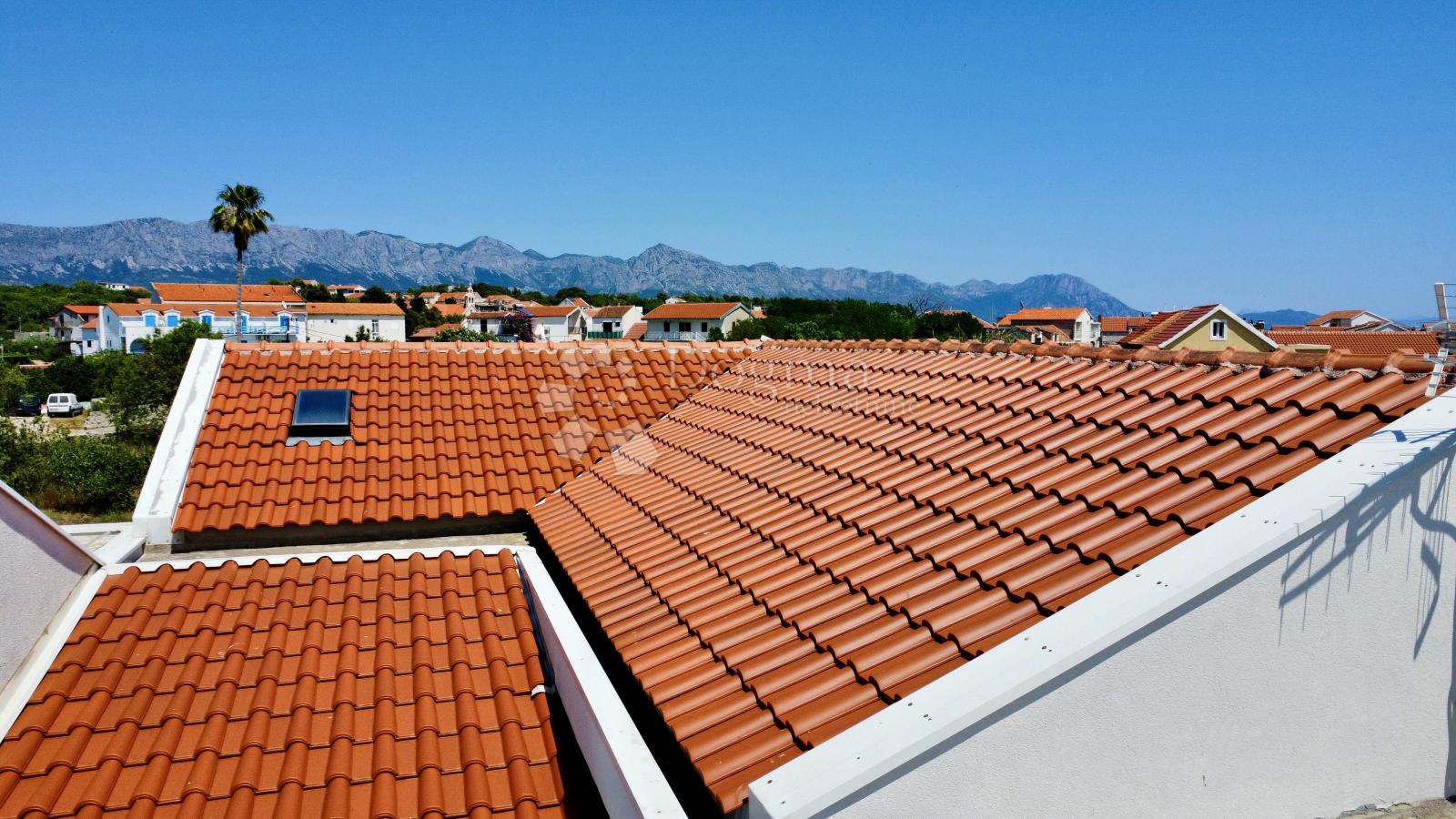  Samo u Dogmi! Hvar, 10m od plaže, prekrasna kuća sa 4 apartmana  