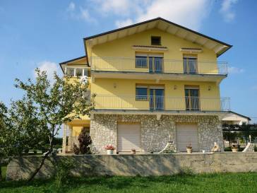 KUĆA NA  SUPER LOKACIJI , OKOLICA LABINA