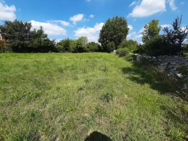 LIJEPA GRAĐEVINSKA PARCELA U SRCU ISTRE
