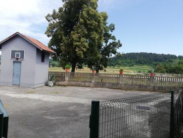 Brinje, kuća i pogon za proizvodnju i preradu mesa