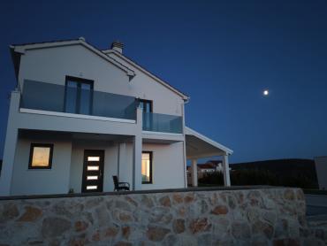 PRIMOŠTEN-VILLA SA SPEKTAKULARNIM POGLEDOM