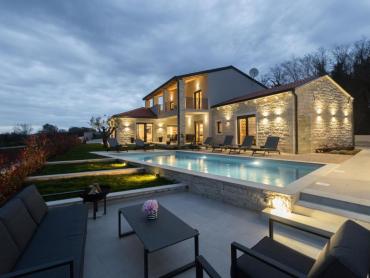 ELEGANTNA VILLA SA BAZENOM I WELLNESSOM, OKOLICA POREČA