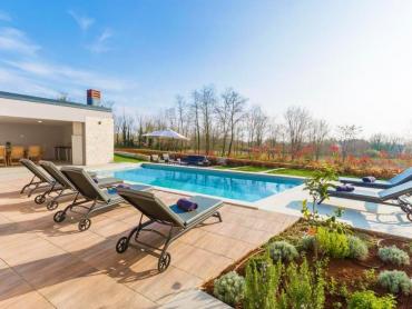 ELEGANTNA VILLA SA BAZENOM I WELLNESSOM, OKOLICA POREČA
