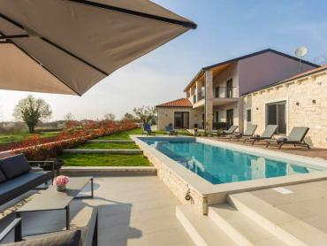 ELEGANTNA VILLA SA BAZENOM I WELLNESSOM, OKOLICA POREČA