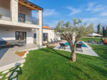 ELEGANTNA VILLA SA BAZENOM I WELLNESSOM, OKOLICA POREČA