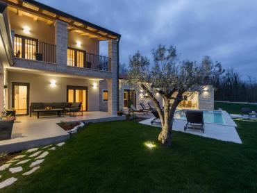 ELEGANTNA VILLA SA BAZENOM I WELLNESSOM, OKOLICA POREČA