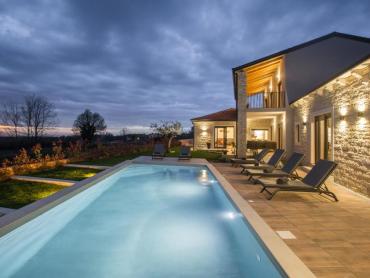ELEGANTNA VILLA SA BAZENOM I WELLNESSOM, OKOLICA POREČA