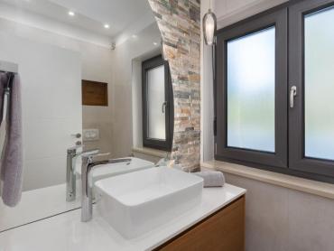 ELEGANTNA VILLA SA BAZENOM I WELLNESSOM, OKOLICA POREČA