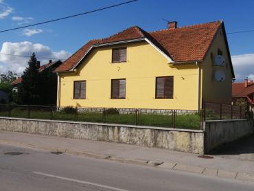 Prostrana kuća u centru Ogulina