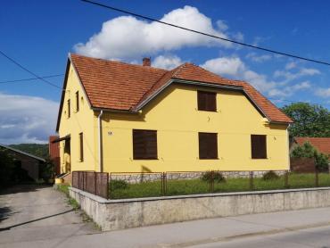Prostrana kuća u centru Ogulina