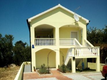 Kuća sa 3 apartmana + dvosobni stan 