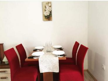 Kuća sa 3 apartmana + dvosobni stan 