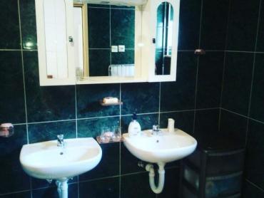 Kuća sa 3 apartmana + dvosobni stan 