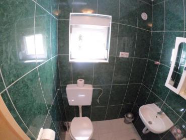 Kuća sa 3 apartmana + dvosobni stan 