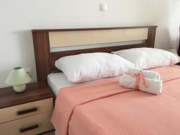 Kuća sa 3 apartmana + dvosobni stan 