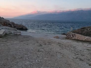 GRAĐEVINSKI TEREN SA SPEKTAKULARNIM POGLEDOM NA VELEBIT I MORE