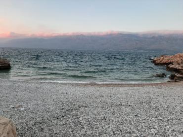 GRAĐEVINSKI TEREN SA SPEKTAKULARNIM POGLEDOM NA VELEBIT I MORE