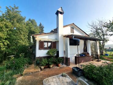 PRILIKA - 2 kuće i 2 građevinska zemljišta - LOBORIKA