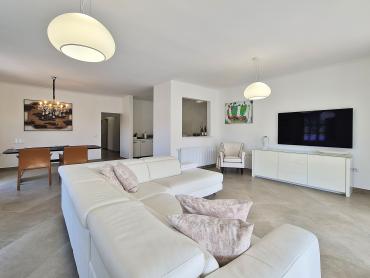 Дом Malinska, Malinska-Dubašnica, 2.000m2