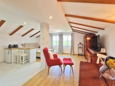 Дом Malinska, Malinska-Dubašnica, 2.000m2