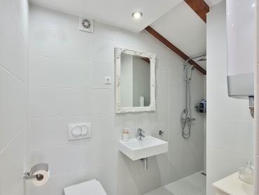 Дом Malinska, Malinska-Dubašnica, 2.000m2