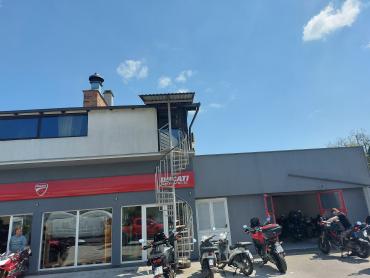 Коммерческая Podsused, Podsused - Vrapče, Samoborska cesta, 905m2