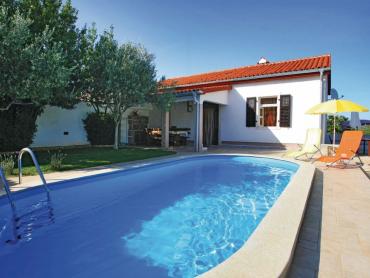 BELLISSIMA CASA PIANO CON PISCINA E GIARDINO IN POSIZIONE TRANQUILLA!