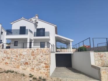 PRIMOŠTEN-VILLA SA SPEKTAKULARNIM POGLEDOM