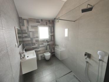 PRIMOŠTEN-VILLA SA SPEKTAKULARNIM POGLEDOM